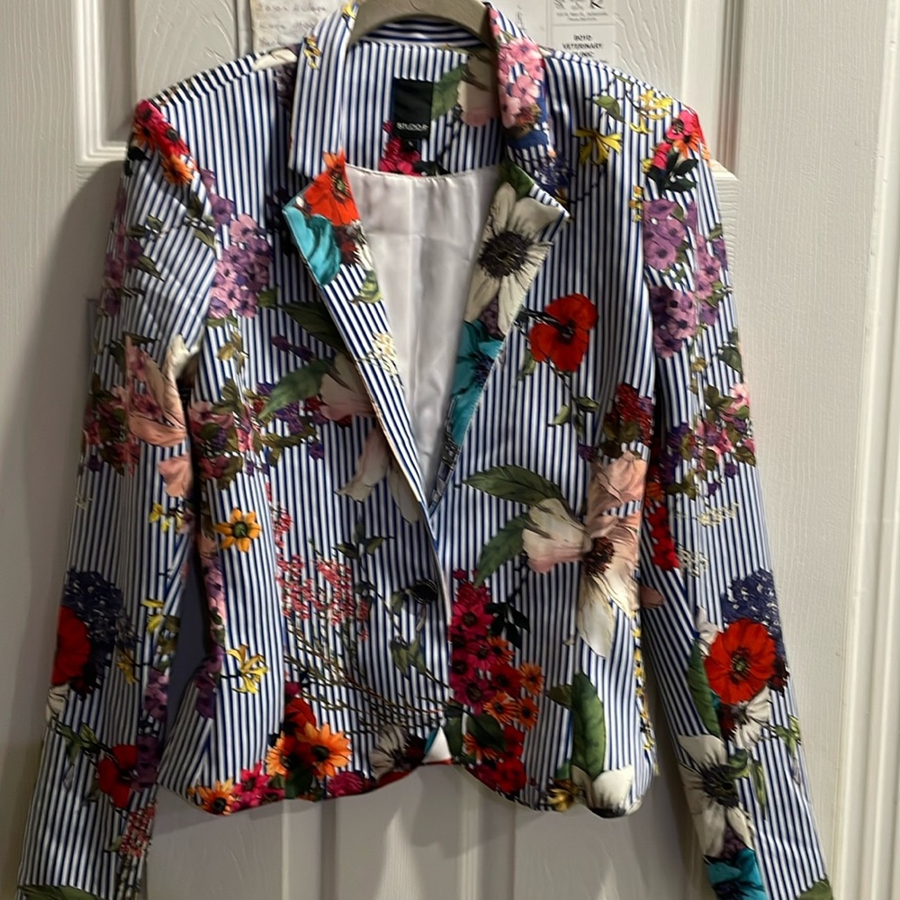Studio F blazer size Small